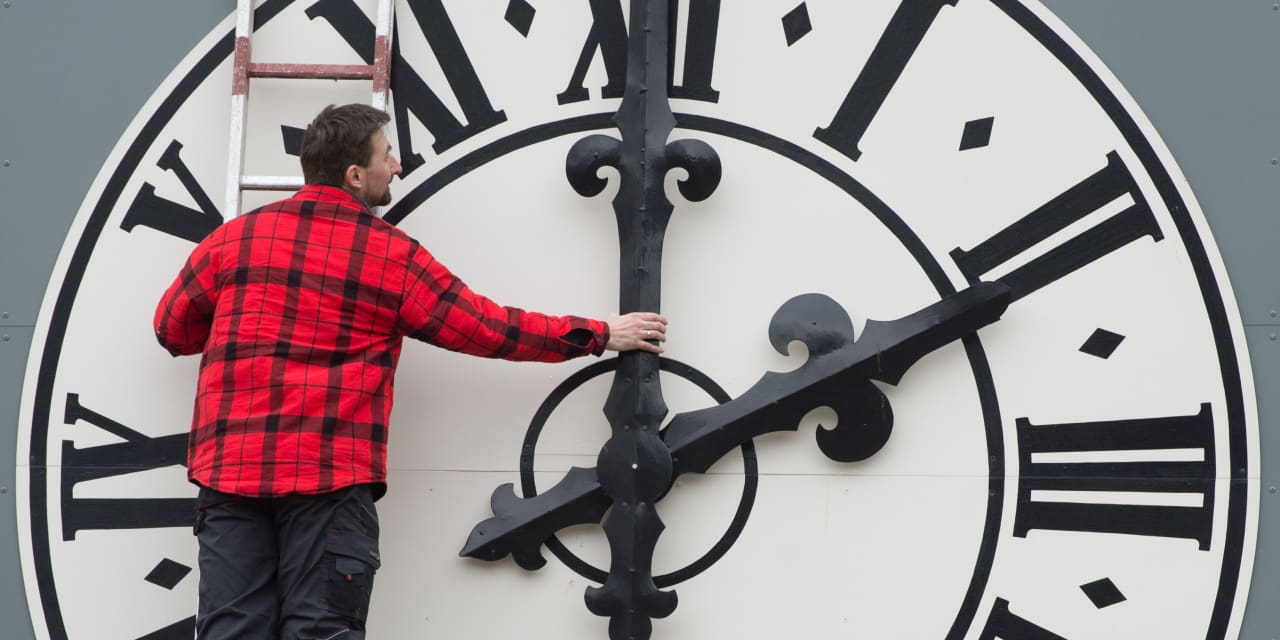 #: No more changing the clocks? Bipartisan bill to make daylight-saving time permanent rolled out — again.