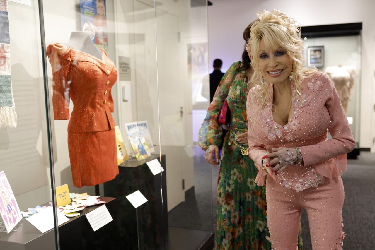 Dolly Parton’s former hideaway in the quaint town of Solvang is listed for $2 million, complete with windmill