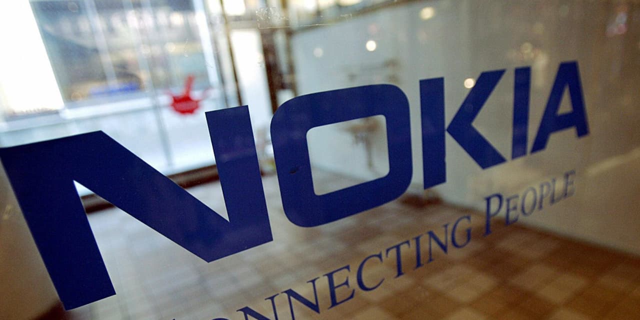 Nokia posts forecast-beating internet revenue