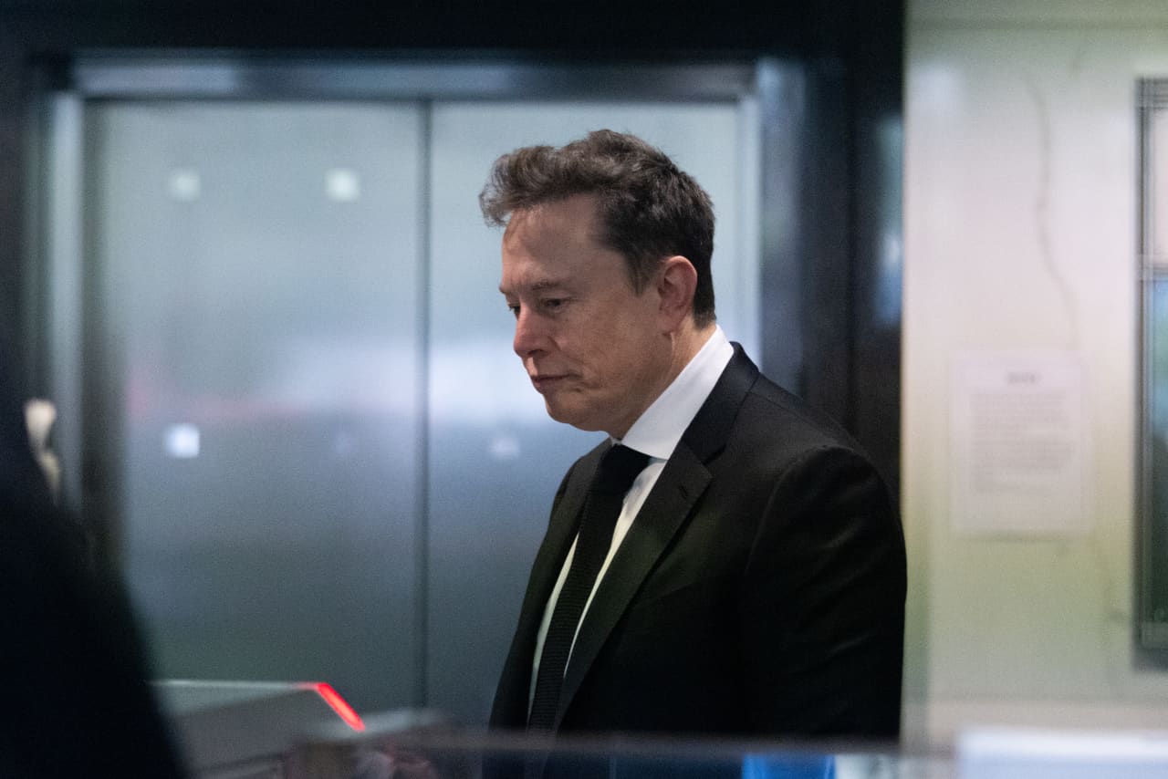 A major union warns members and regulators that Elon Musk’s SpaceX IPO ‘defies’ financial logic