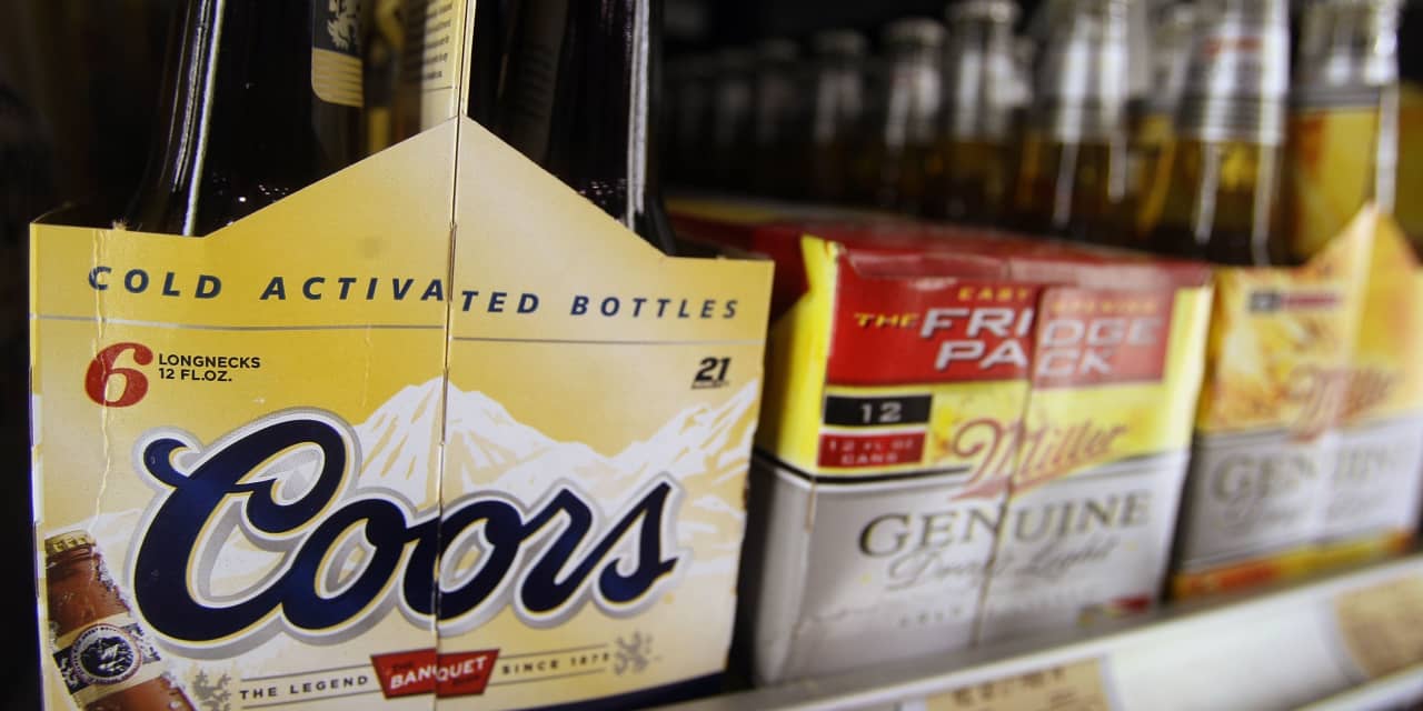 Las acciones de Molson Coors suben casi un 3% después de que la empresa registrara otro beneficio trimestral