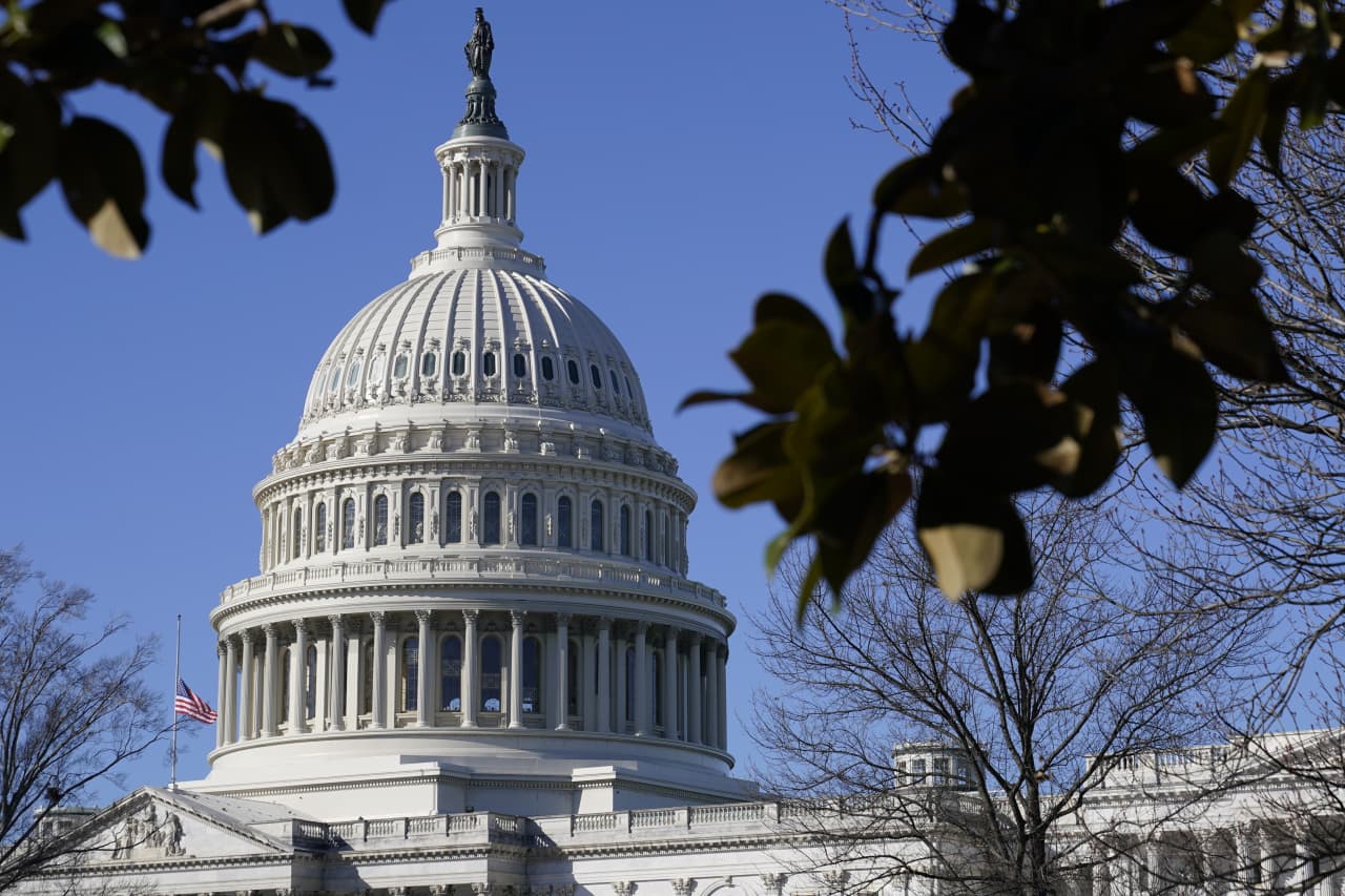 No More Changing Clocks? Senate OKs Bill To Make Daylight Saving Time ...