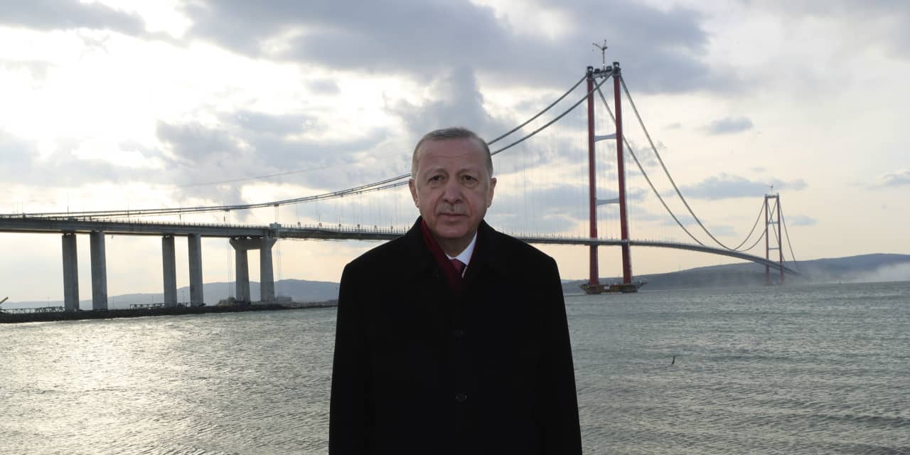 Turkey builds massive bridge linking Europe and Asia