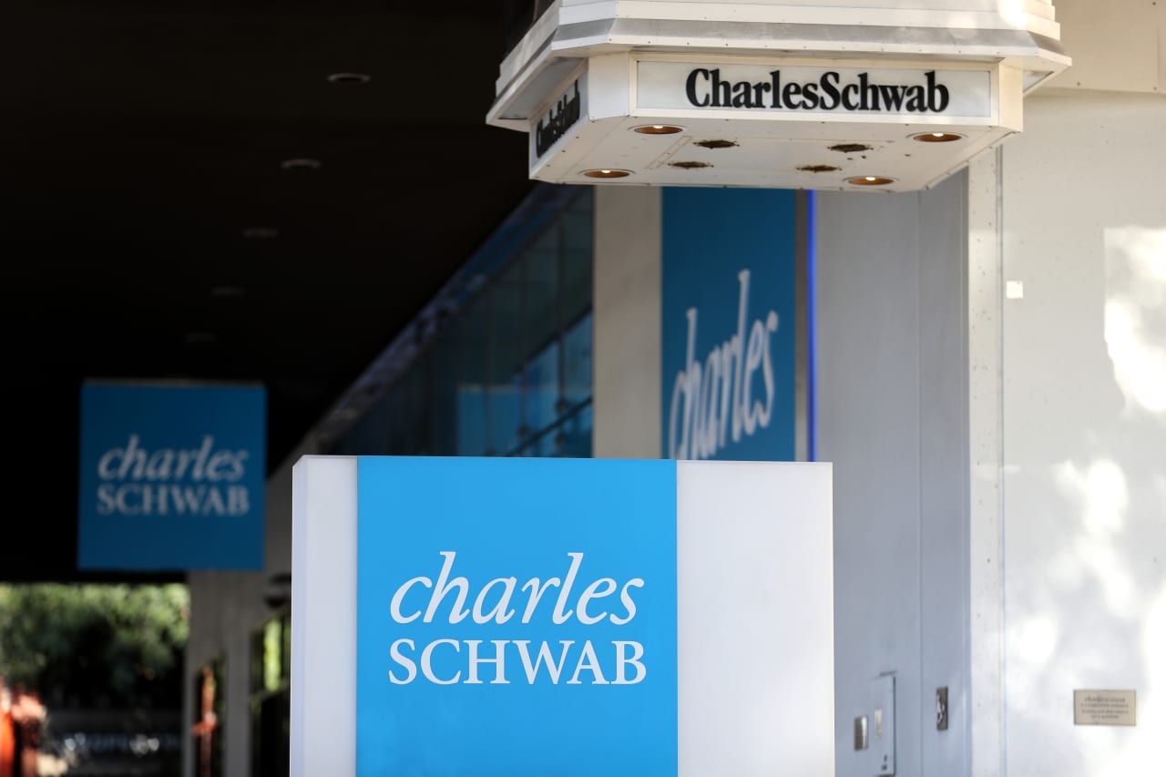 Charles Schwab’s stock turns higher after earnings beat, signs of ‘green shoots’