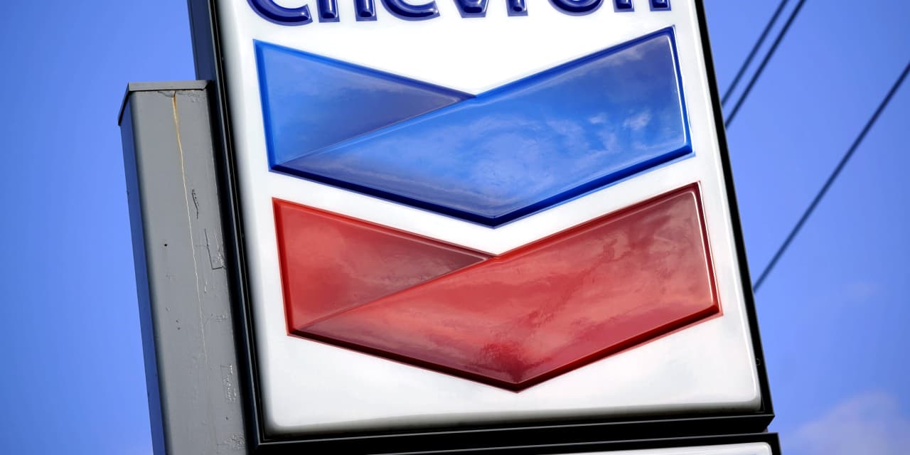 Chevron gets new U.S. license to pump oil in Venezuela again