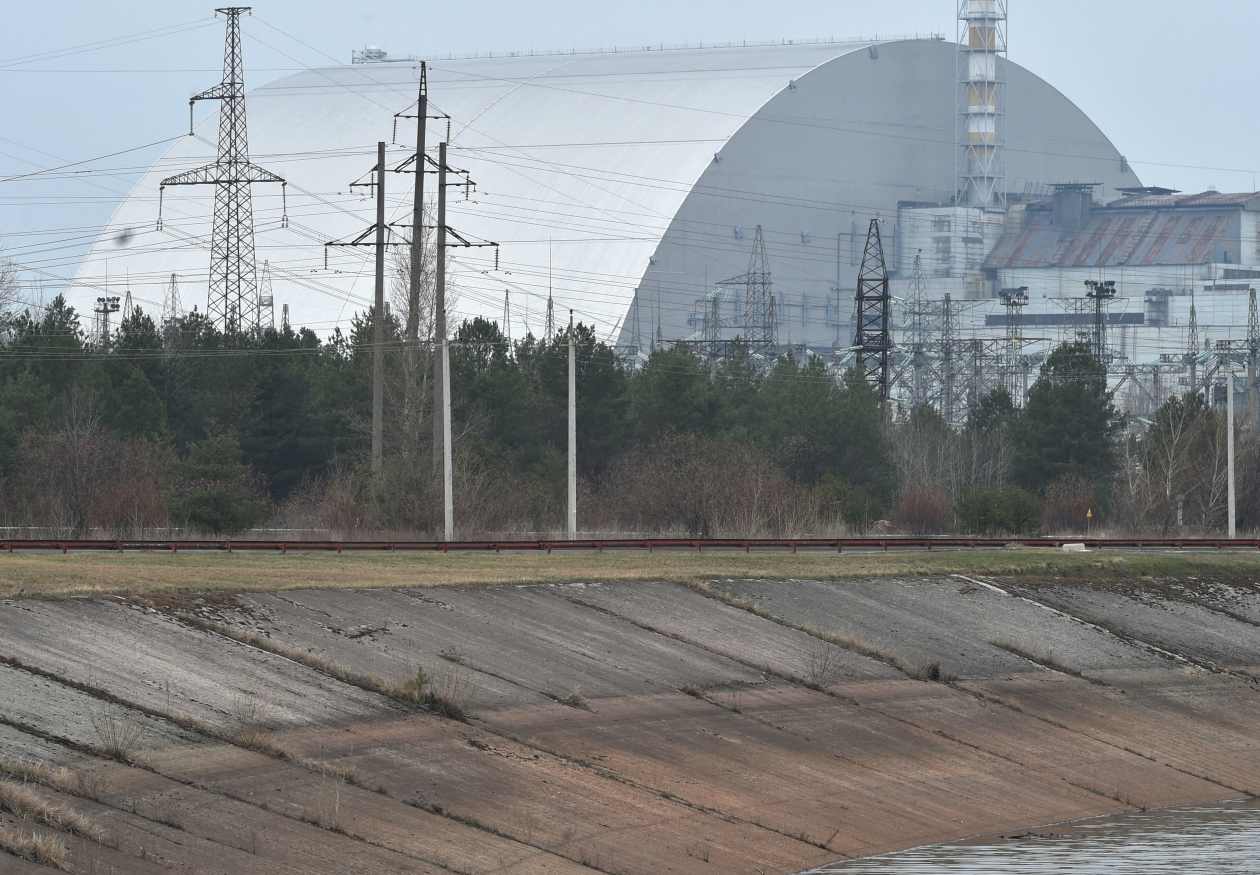Russians destroy Chernobyl laboratory and radiation monitors have ...