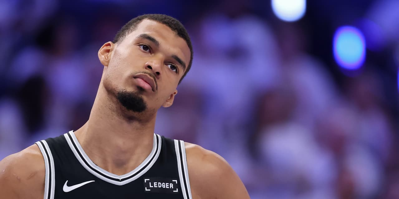 DraftKings and FanDuel are likely to lose money on the NBA Finals – whether the Knicks or Spurs win