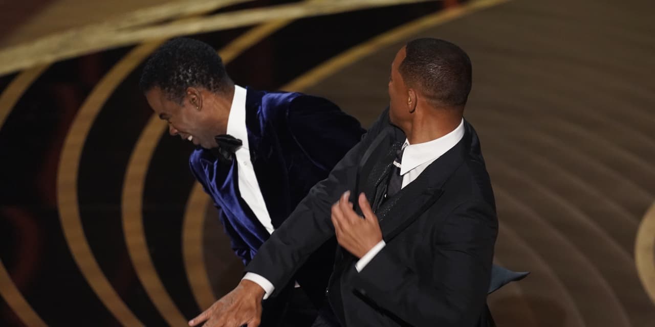 #The Margin: What just happened?!? Will Smith slaps Chris Rock over Oscars joke about his wife