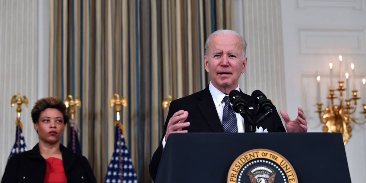 : Biden says he was expressing ‘moral outrage’ over Putin, not stating a policy change thumbnail