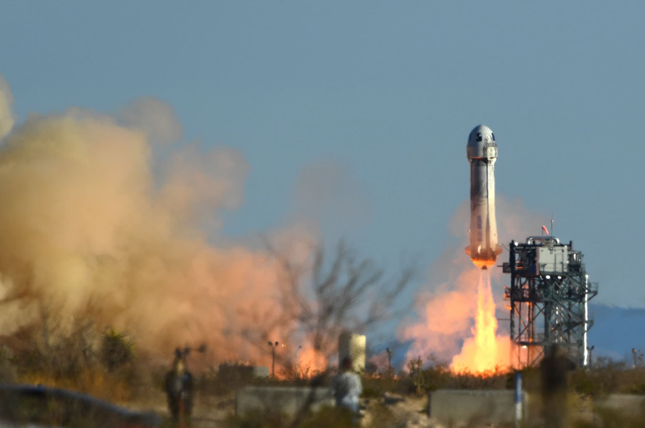 Ракета синева. Космическая ракета. Ракета SPACEX. Полёт космического корабля. Грузовой космический корабль США.