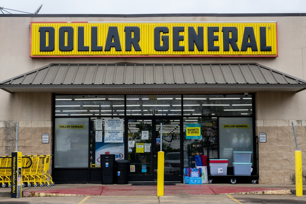 #Dollar General’s stock heads for record plunge after a triple miss for earnings