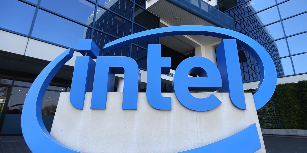 Intel stock declines as chip maker doubles down on outlook despite  headwinds - MarketWatch