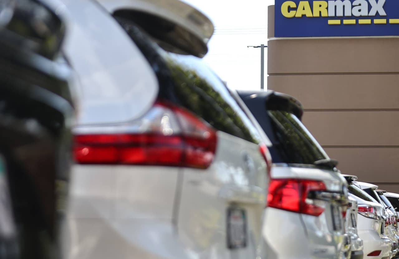 CarMax’s stock drops 9% after it misses analyst estimates for net income and revenue