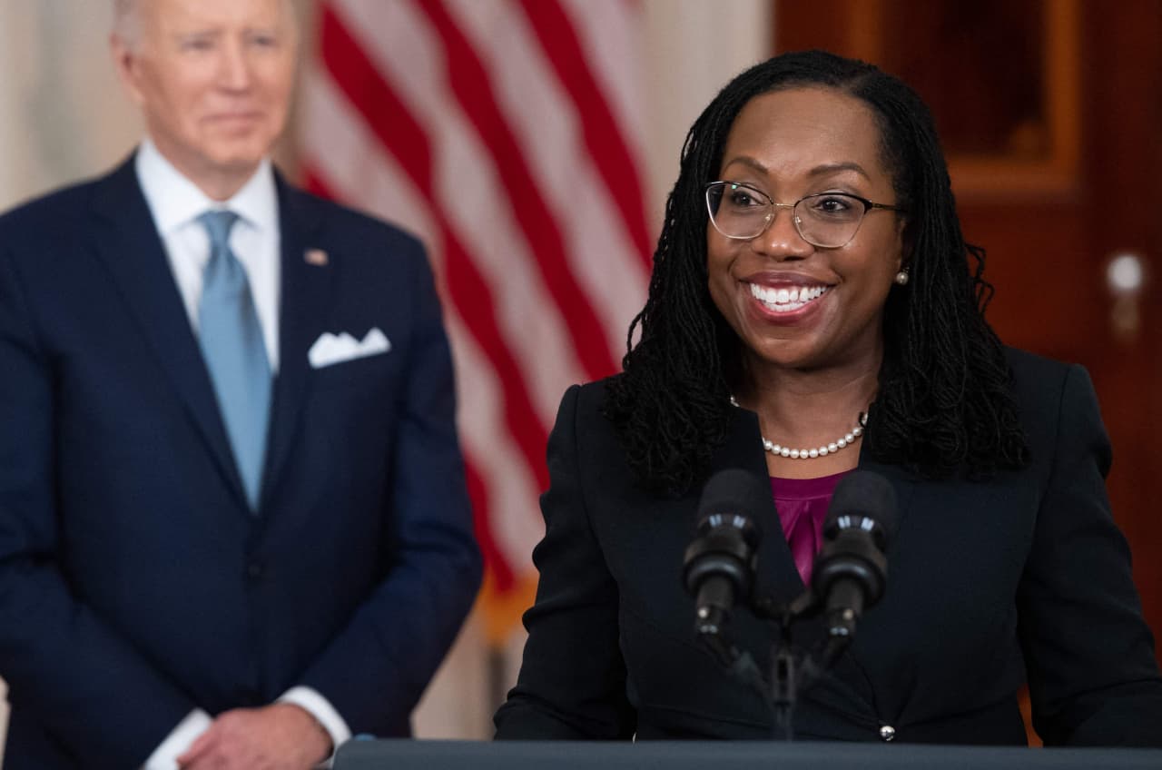 who's the newest supreme court justice