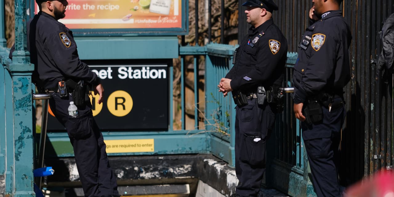 uber-lyft-slammed-for-surge-pricing-after-brooklyn-subway-shooting