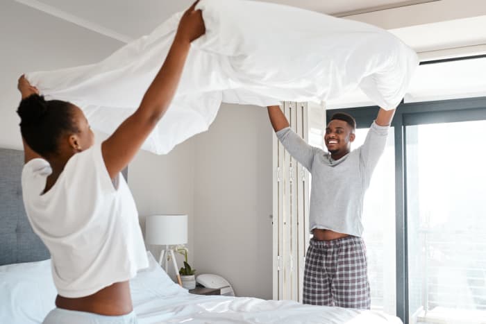 6-best-cooling-bed-sheets-for-summer-according-to-sleep-consultants