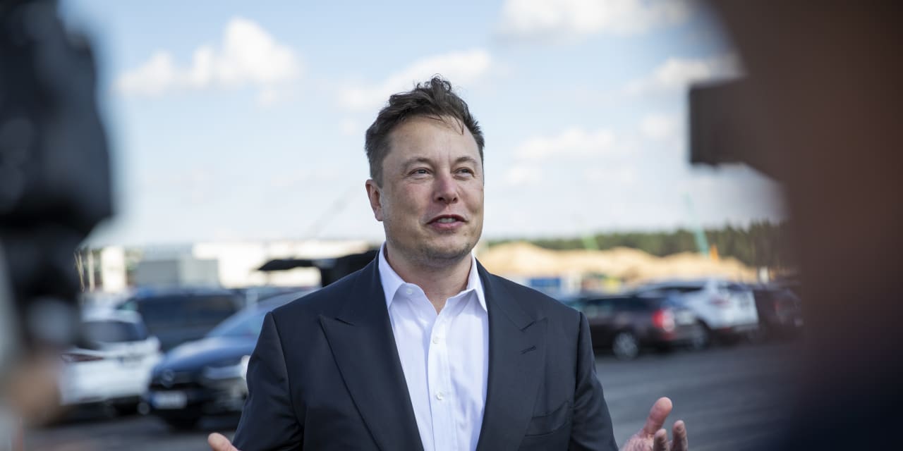 : Elon Musk thanks Apple CEO Tim Cook for campus tour, suggesting possible détente