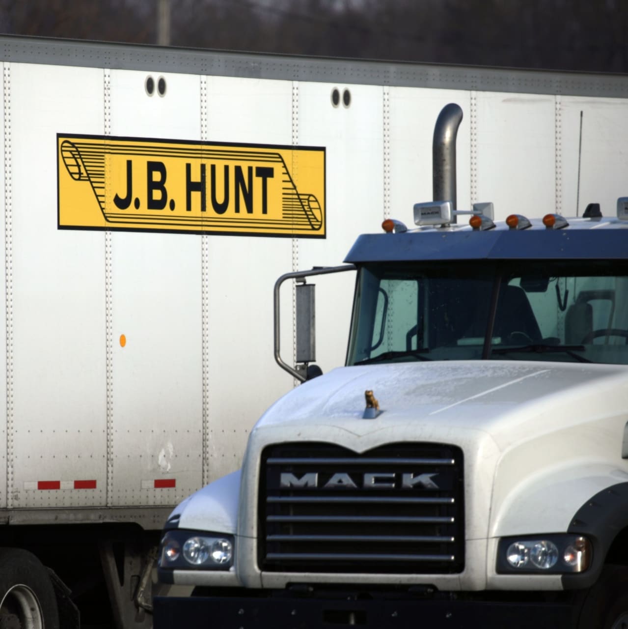 Stock of trucking company J.B. Hunt rises after Q1 earnings beat -  MarketWatch