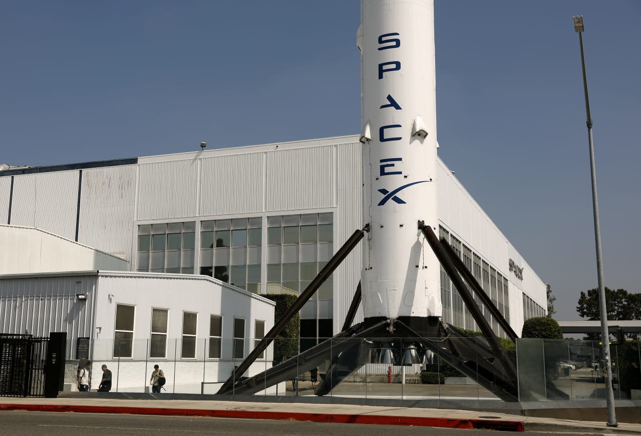 These analysts say Elon Musk’s ambitious AI plans for SpaceX should be taken seriously, thanks to Microsoft