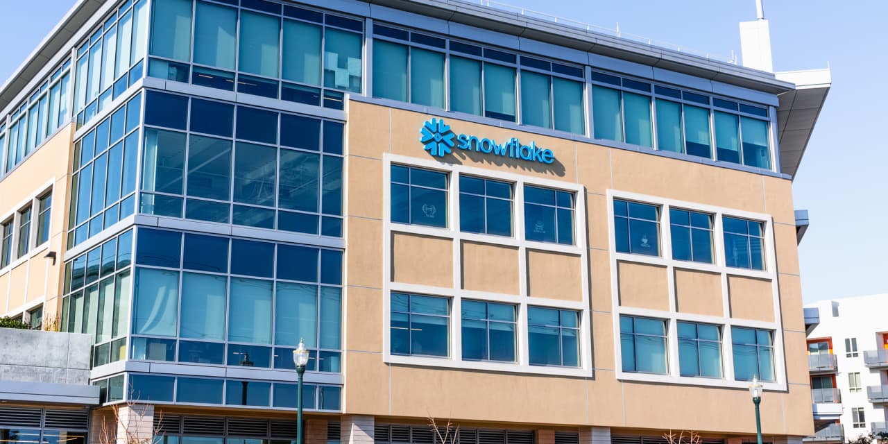 Snowflake’s stock is on fire as AI acceleration drives record product-revenue growth