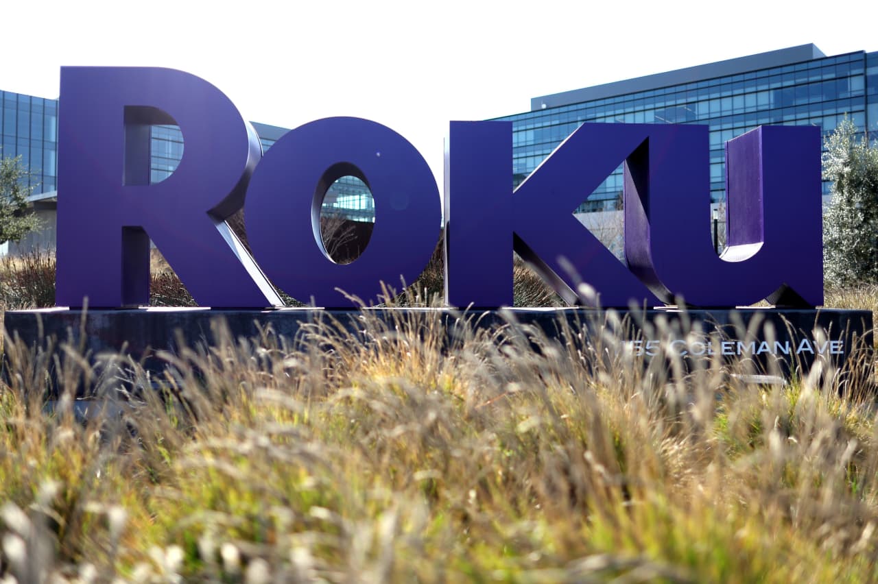 Roku warns of tougher bar for growth ahead. An analyst says that is its ‘fundamental risk.’