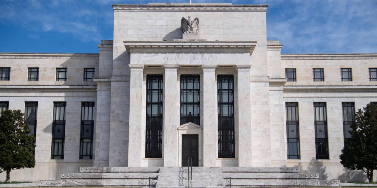 Bank sentral mengatakan akan memulai pemotongan saham triliunan dolar pada bulan Juni