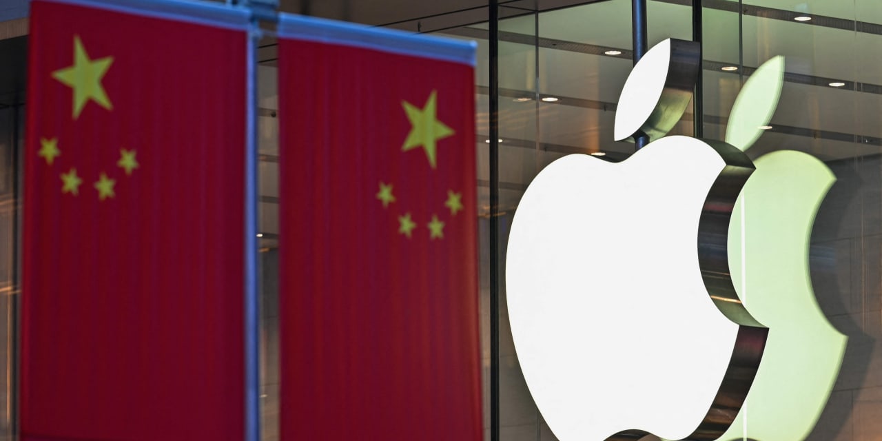 #The New York Post: Apple workers in Shanghai riot over COVID restrictions
