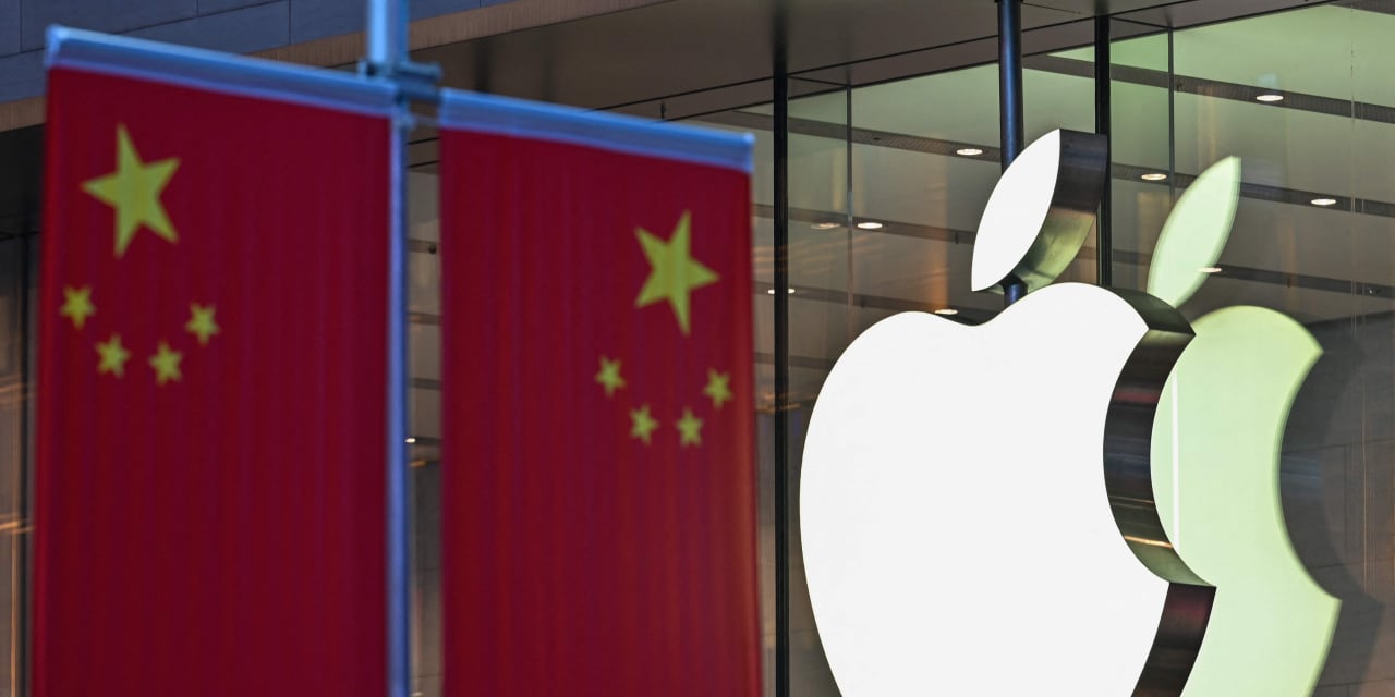 #The New York Post: Apple workers in Shanghai riot over COVID restrictions