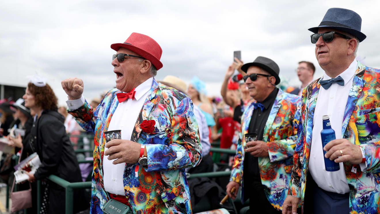 Rich Strike, the longest of longshots, wins the Kentucky Derby