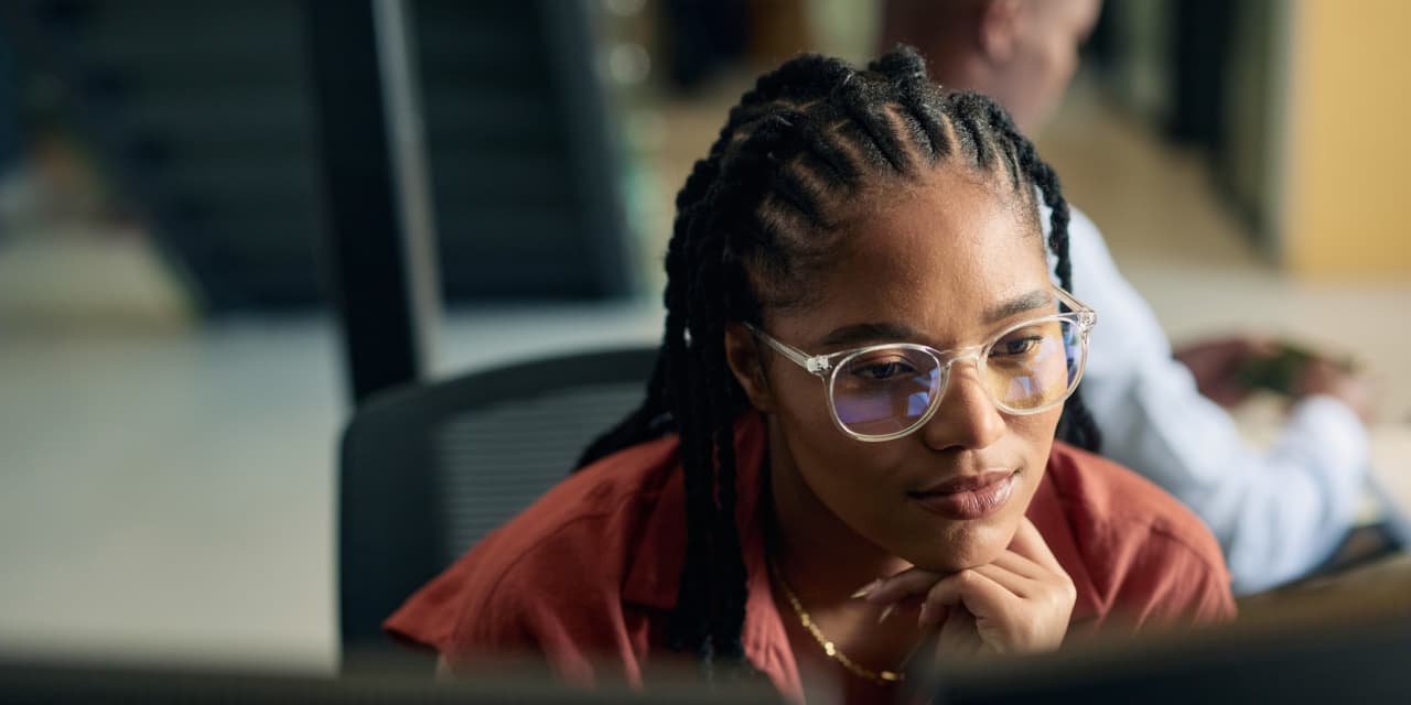 marketwatch.com - Aditi Shrikant - I'm 30 and want $420,000 in 10 years, but my Fed job doesn't allow bank ETFs