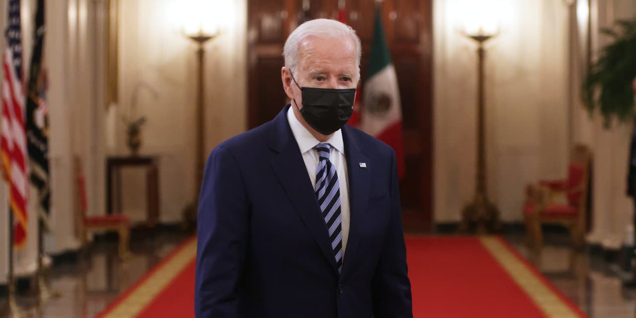 Biden mourns one million American lives lost to pandemic, orders flags