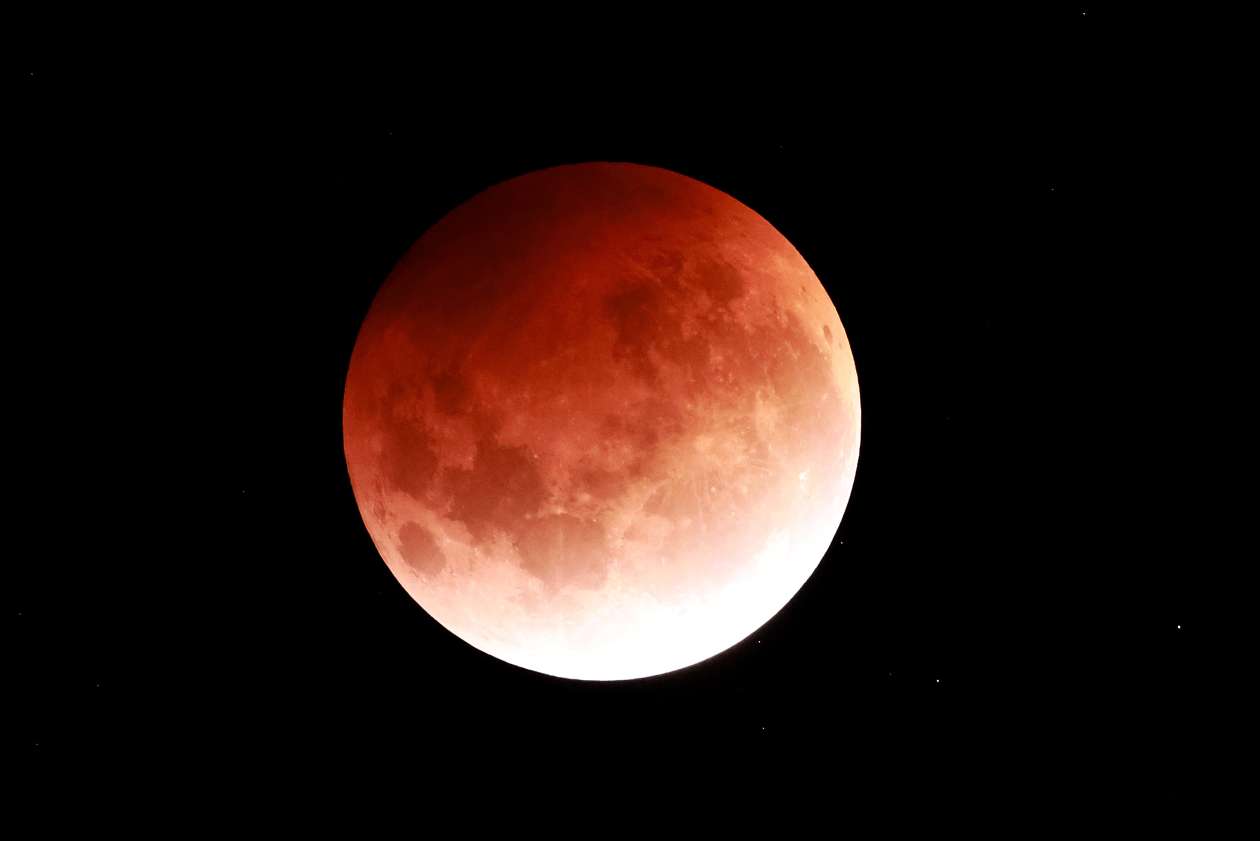 Where to watch the Super Flower Blood Moon total lunar eclipse tonight ...
