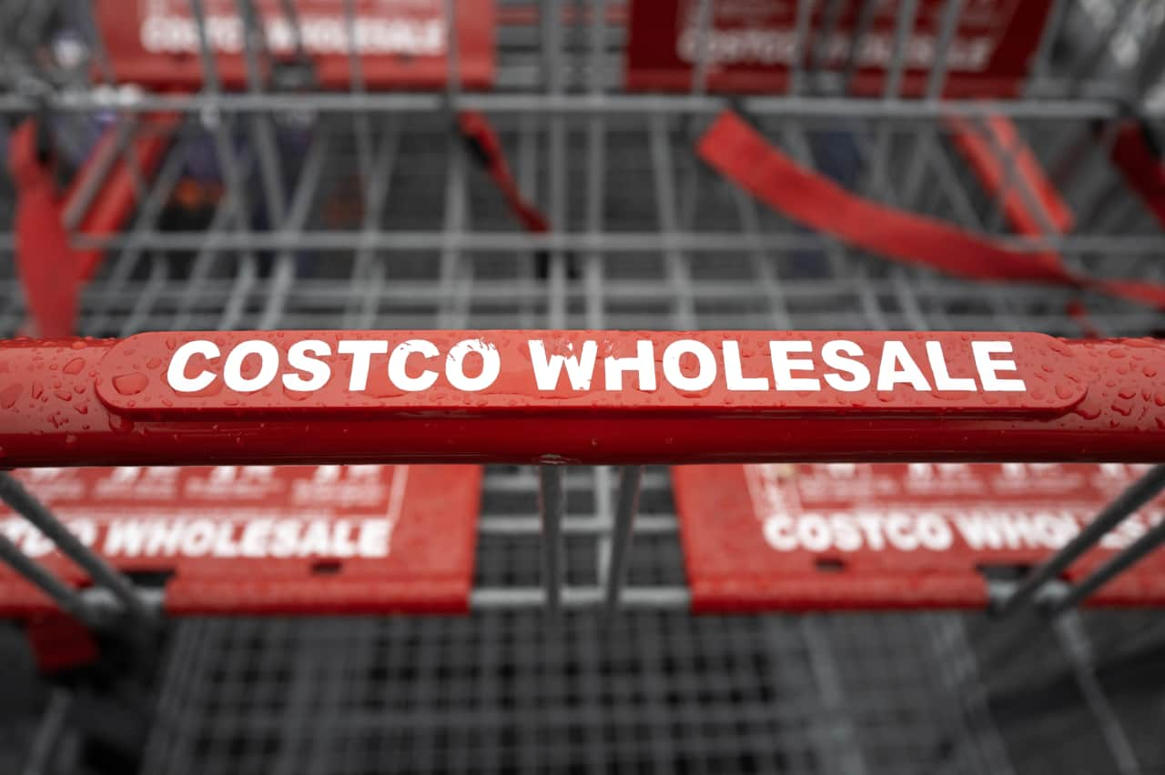 Costco customers showed up despite a cold February. That’s not the only thing impressing analysts.