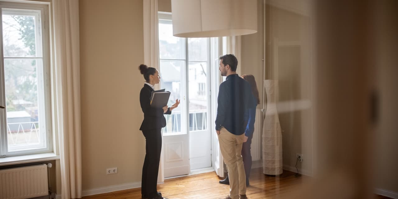 5 charts that show how the housing market crashed and burned in 18 months