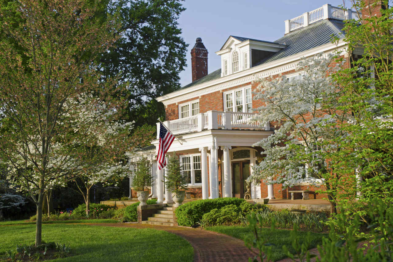 Buyers are gaining the upper hand in a shifting housing market. ‘Everybody wants a deal.’ 