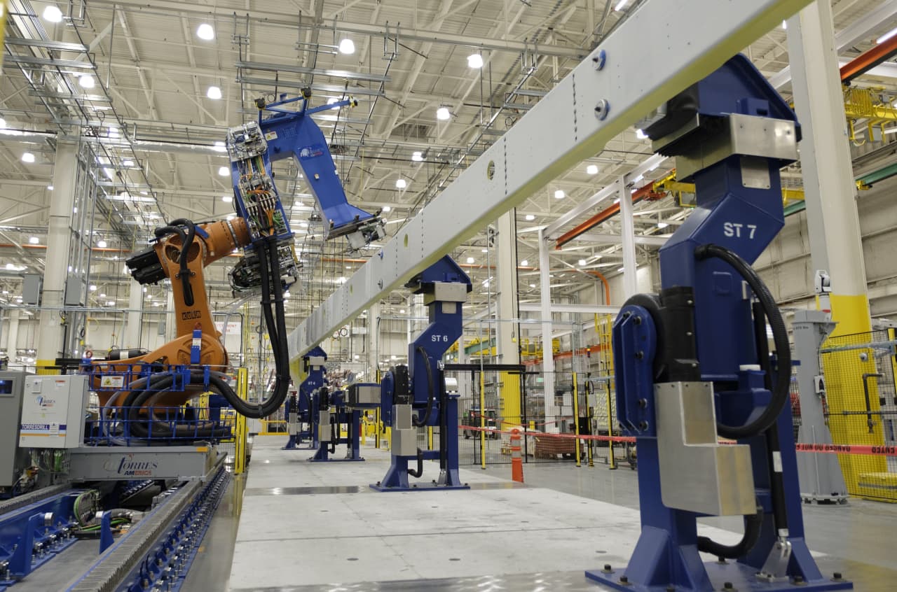 U.S. industrial output rises modestly for second straight month in March