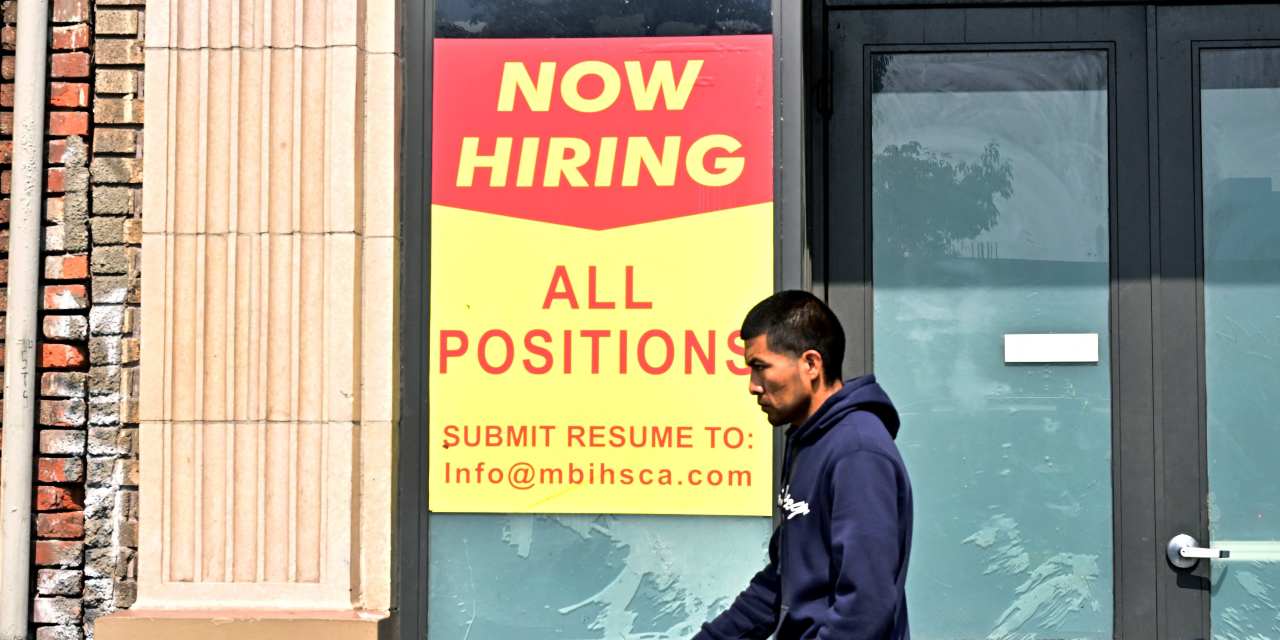 US Initial Jobless Claims Rise to Highest Since 2021