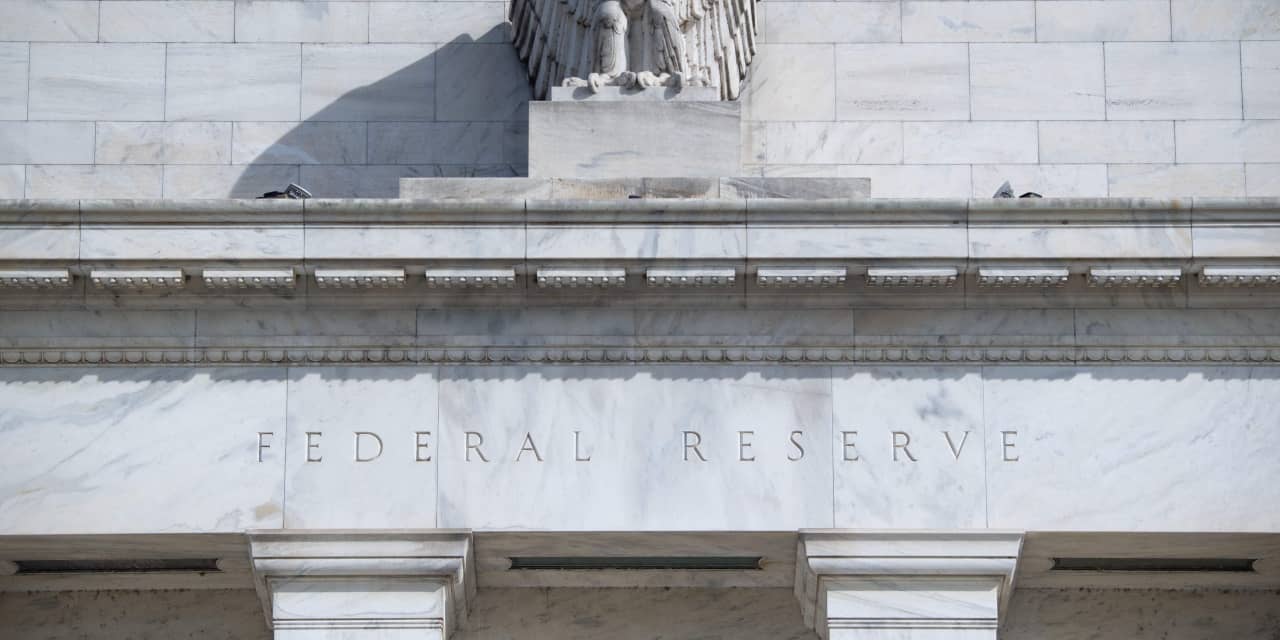 Wall Street se enfrenta a una sesión mixta a medida que comienza el nuevo mes y comienza el ajuste cuantitativo de la Fed
