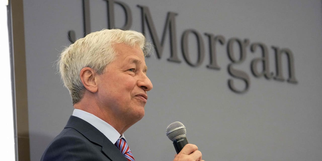 #: JPMorgan’s Jamie Dimon sees economic ‘hurricane’ coming: ‘Better brace yourself’