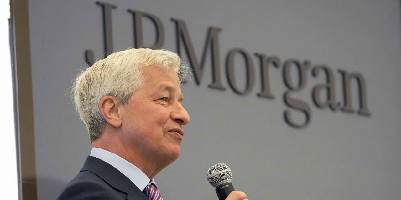 #: JPMorgan’s Jamie Dimon sees economic ‘hurricane’ coming: ‘Better brace yourself’