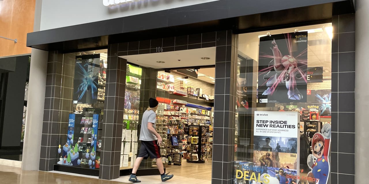 #Earnings Results: GameStop reports widening loss, keeps inventories higher to sidestep supply-chain snags