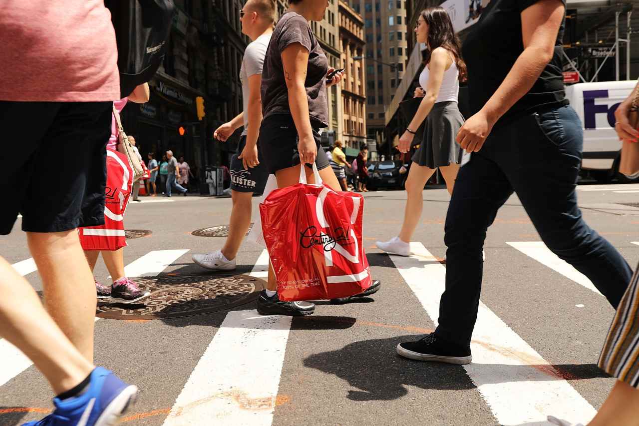 Credit-card debt declines for second straight month in June