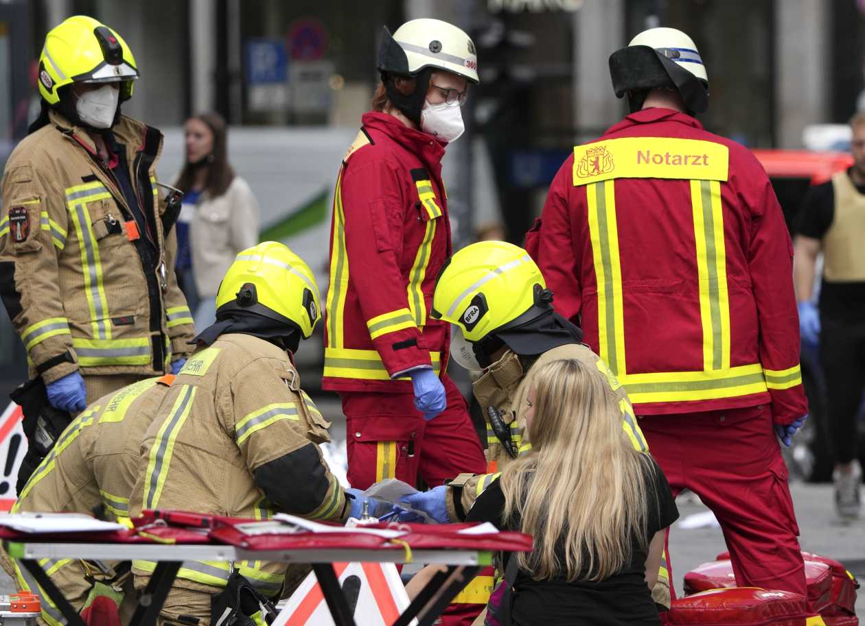 Car drives into crowd in Berlin shopping district, causing multiple ...
