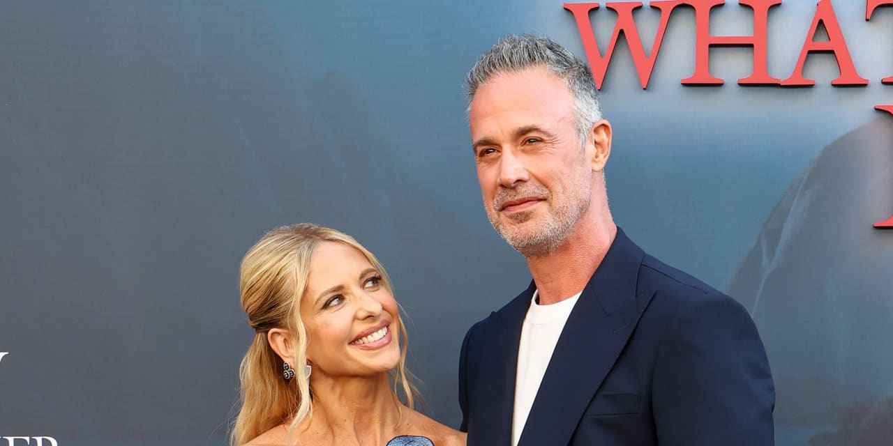 Sarah Michelle Gellar und Freddie Prinze Jr. bieten ihr 10 ...