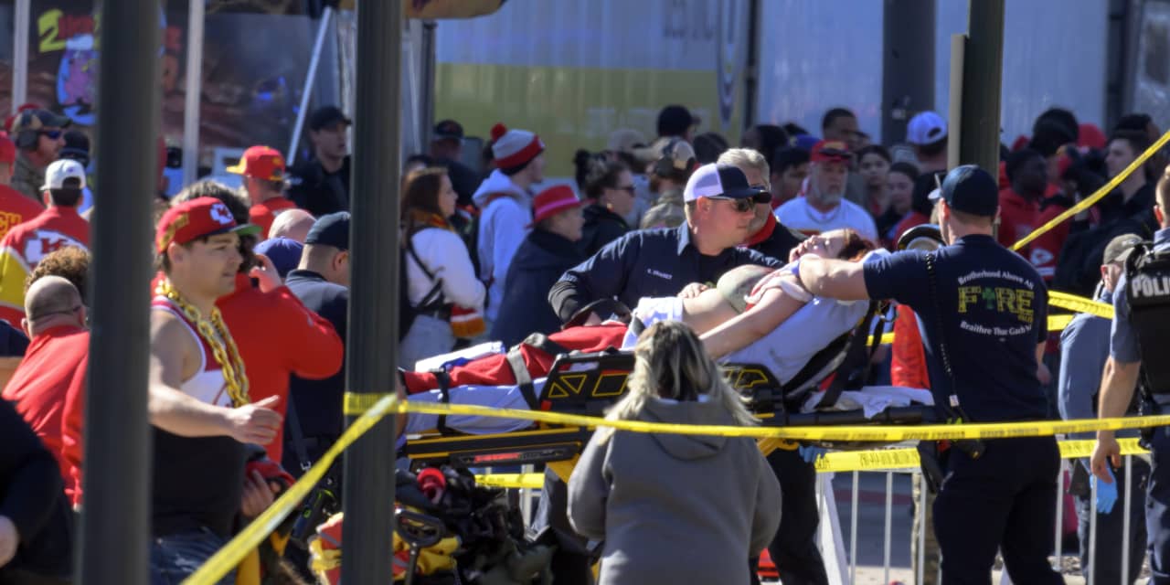 8 to 10 people injured after shooting near Kansas City Chiefs Super Bowl parade - Vimarsana News