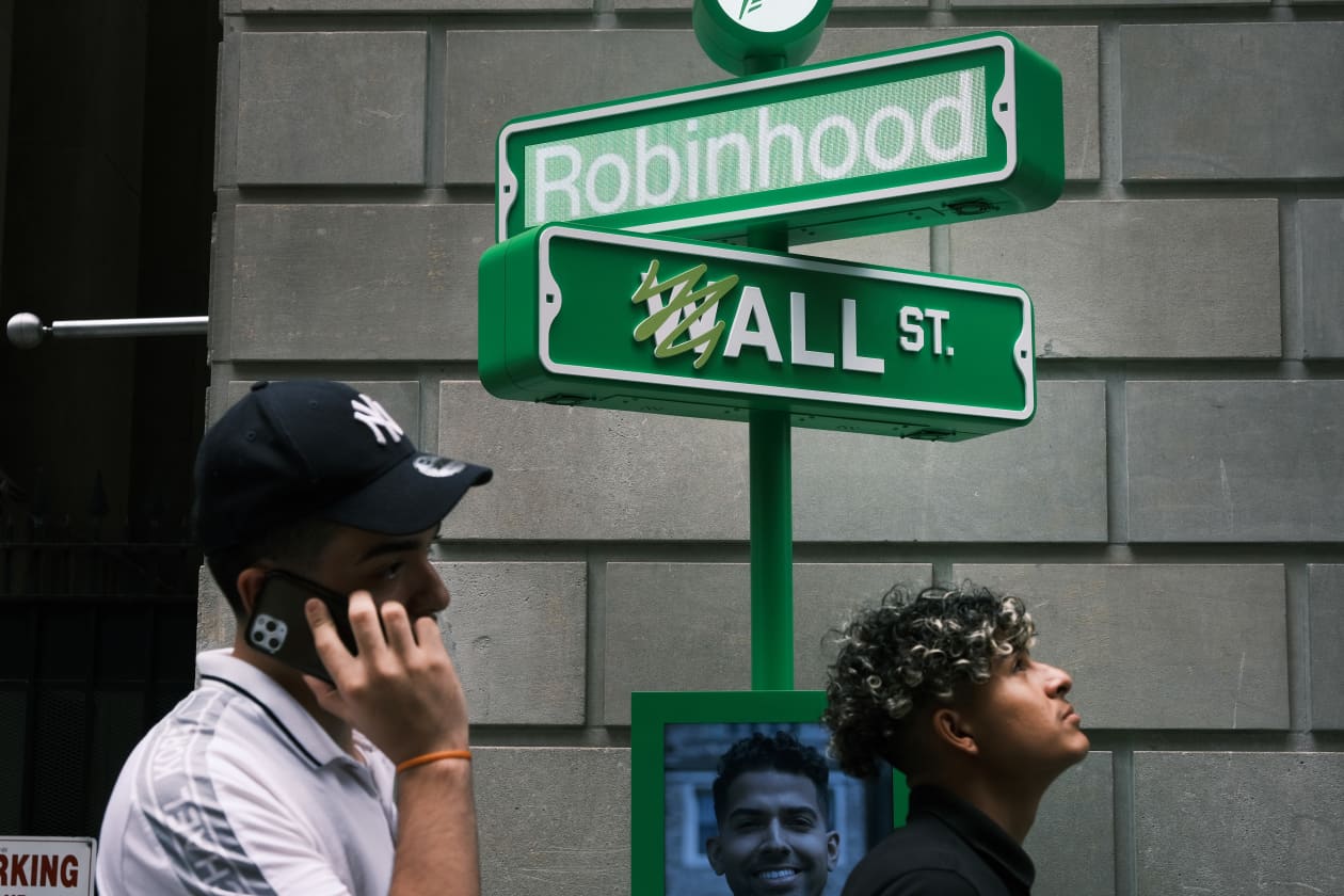 Is Robinhood Good for Long-Term Investing: Expert Insights