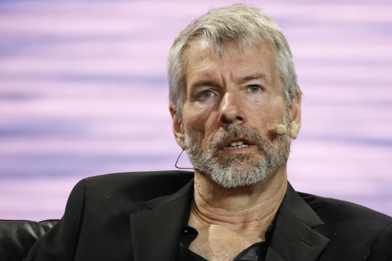 Charlie Munger would be more bullish on bitcoin if he had time to study it,  Michael Saylor says - MarketWatch