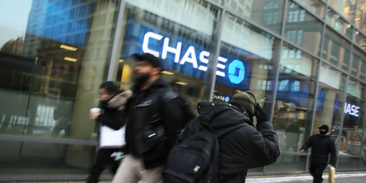 #: Chase is giving customers one extra day before charging overdraft fees, which still yield billions of dollars for banks