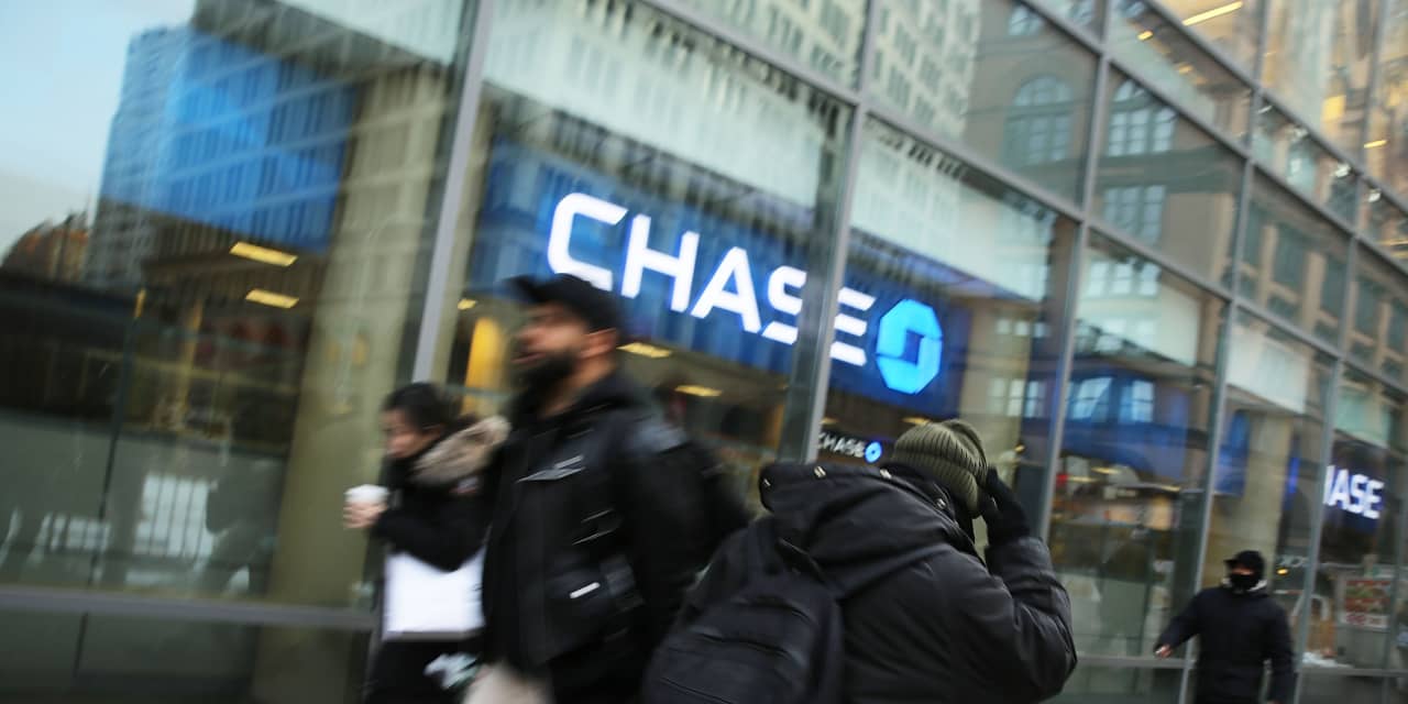 #: Chase is giving customers one extra day before charging overdraft fees, which still yield billions of dollars for banks