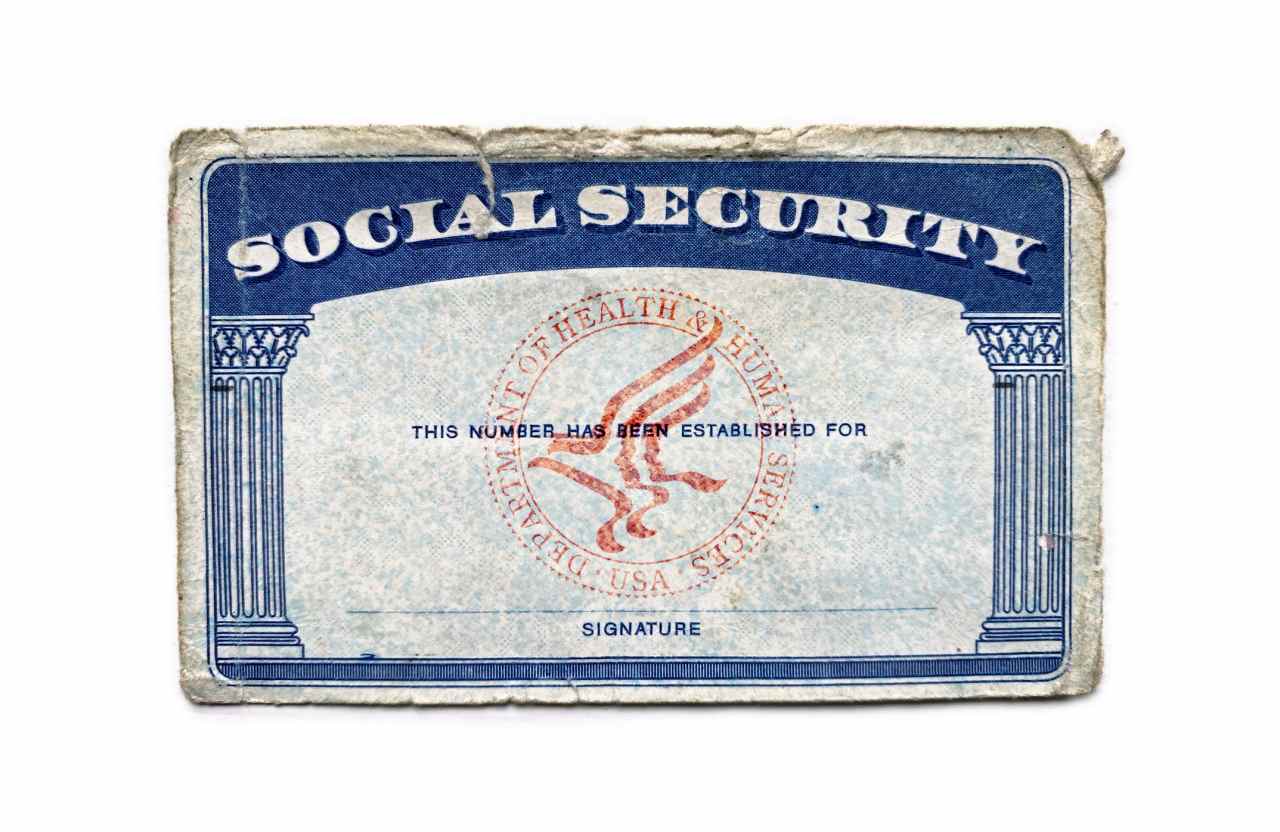 Social Security’s COLA seen falling to 2.2% in 2026, leaving seniors struggling to keep pace